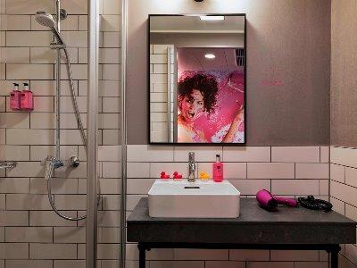 Moxy Frankfurt East Hotel 3*