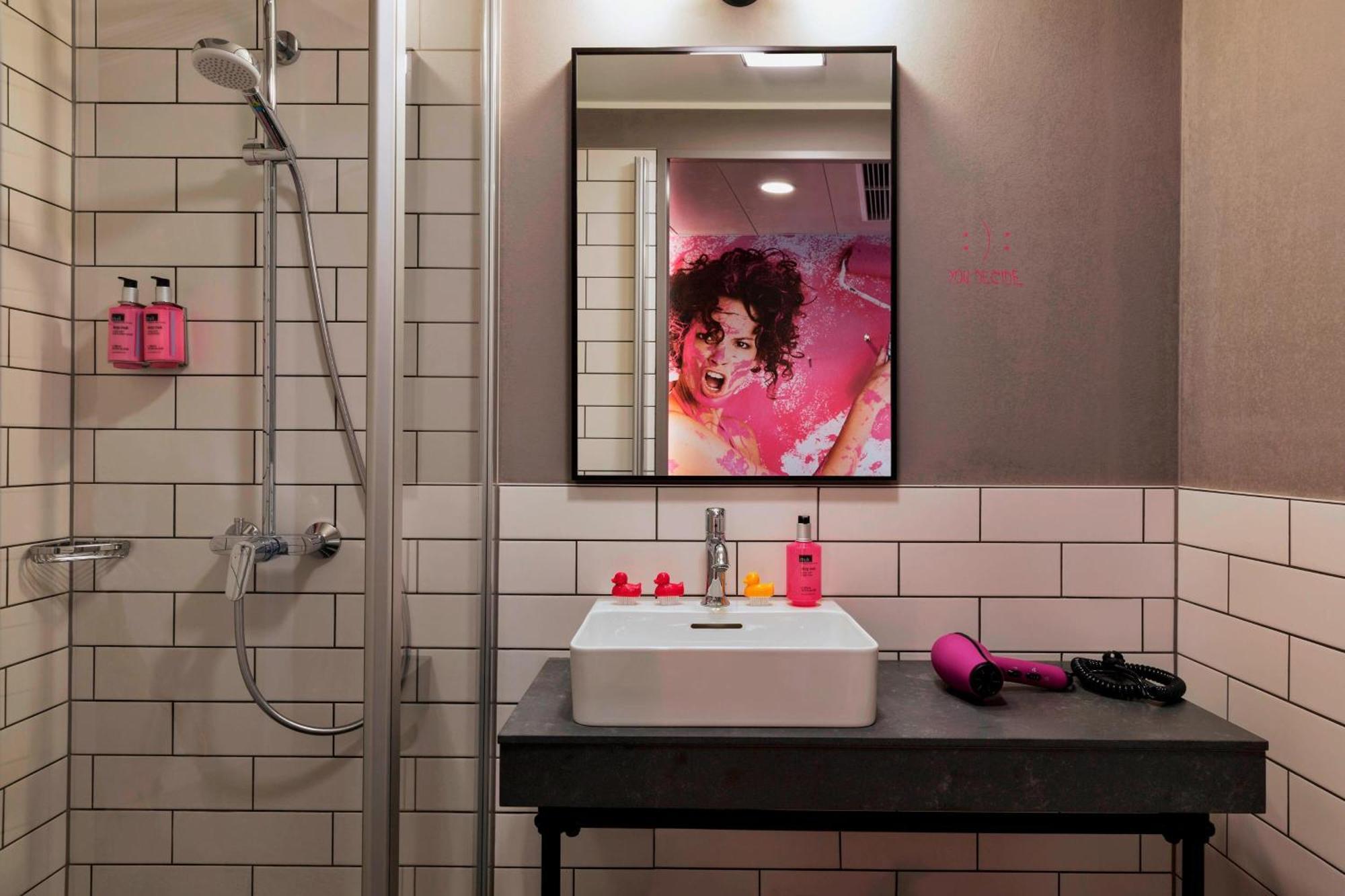 Moxy Frankfurt East 3*